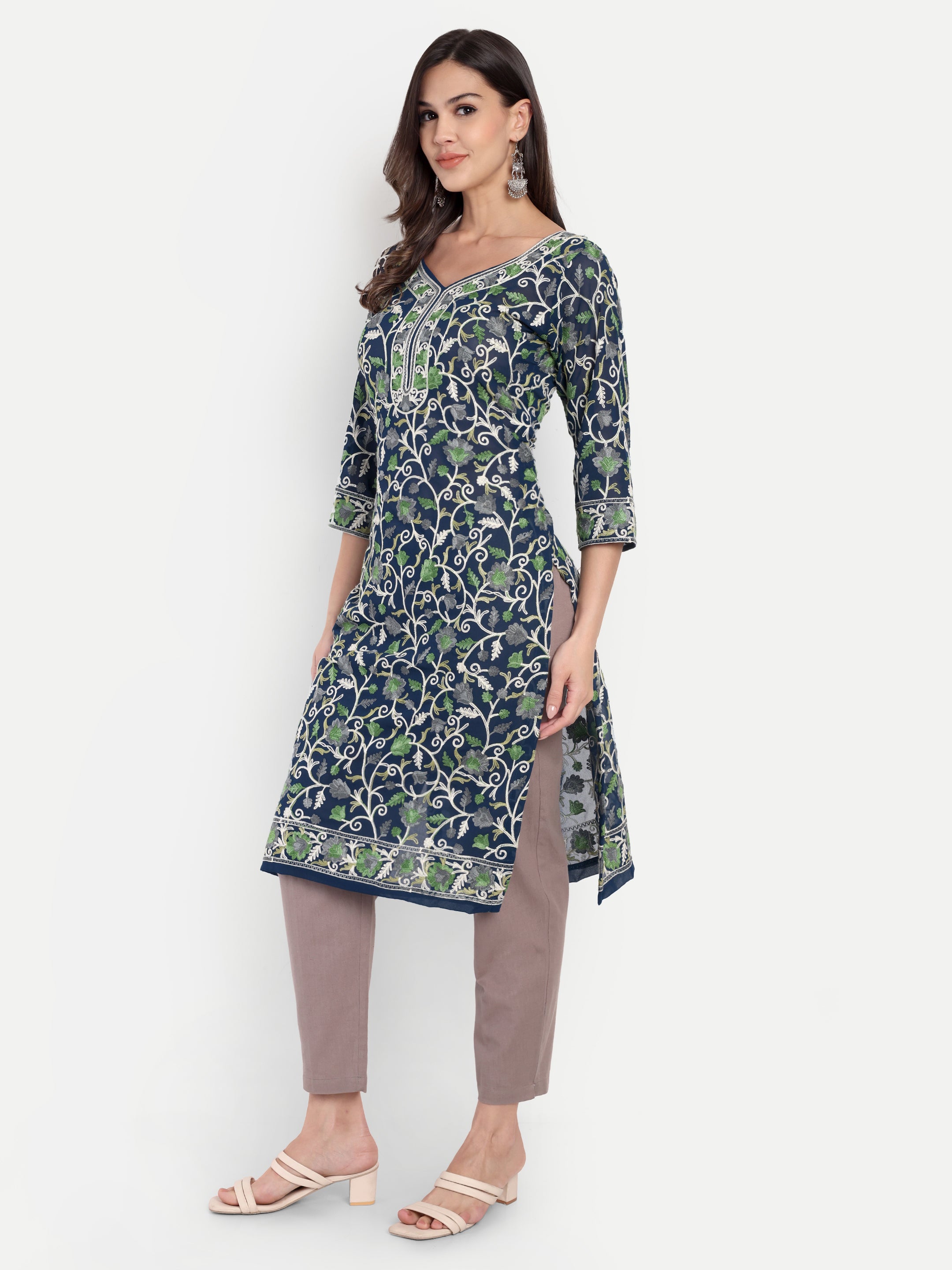 Khwaab-e-Neel Kurti
