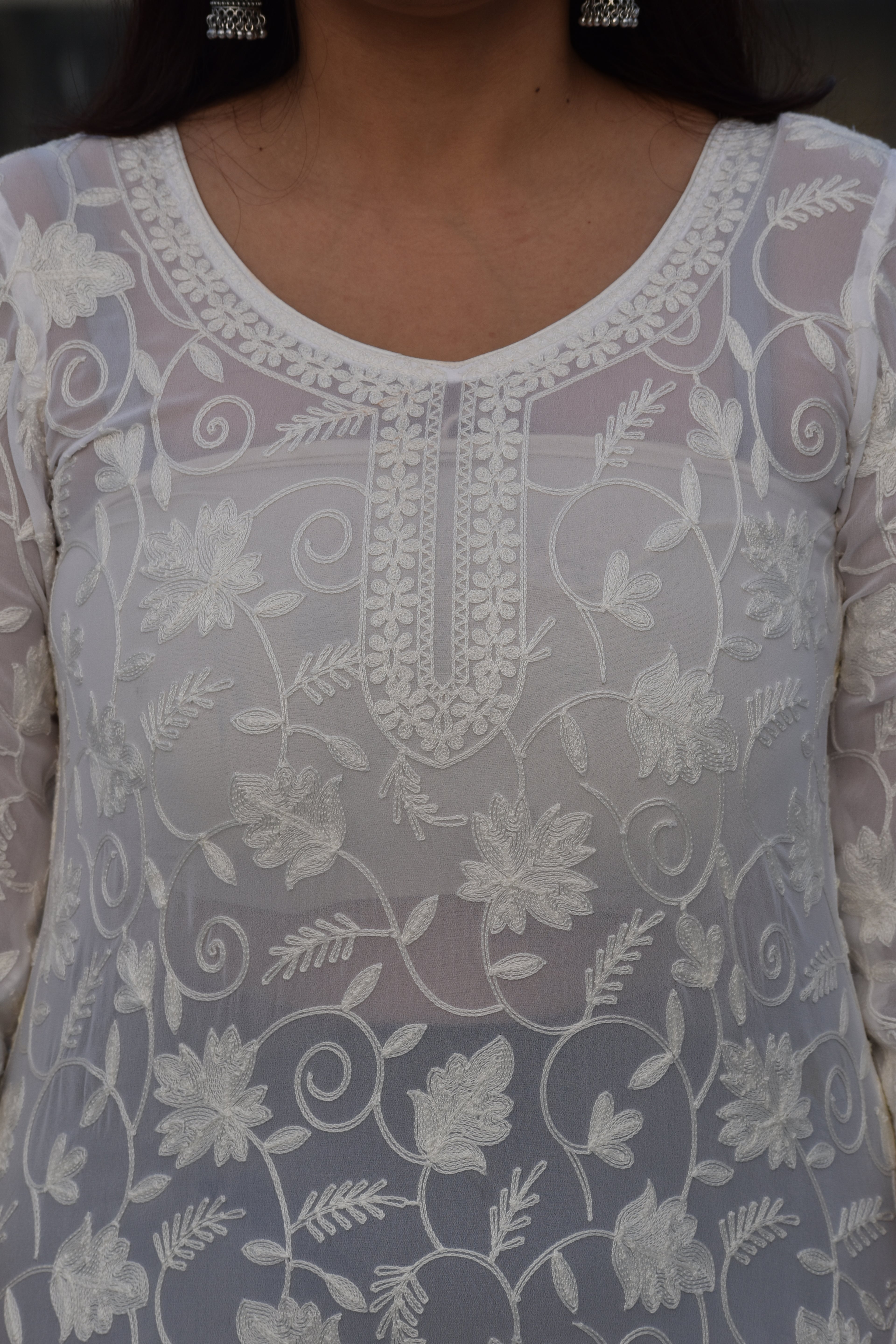 Safed Gul Kurti