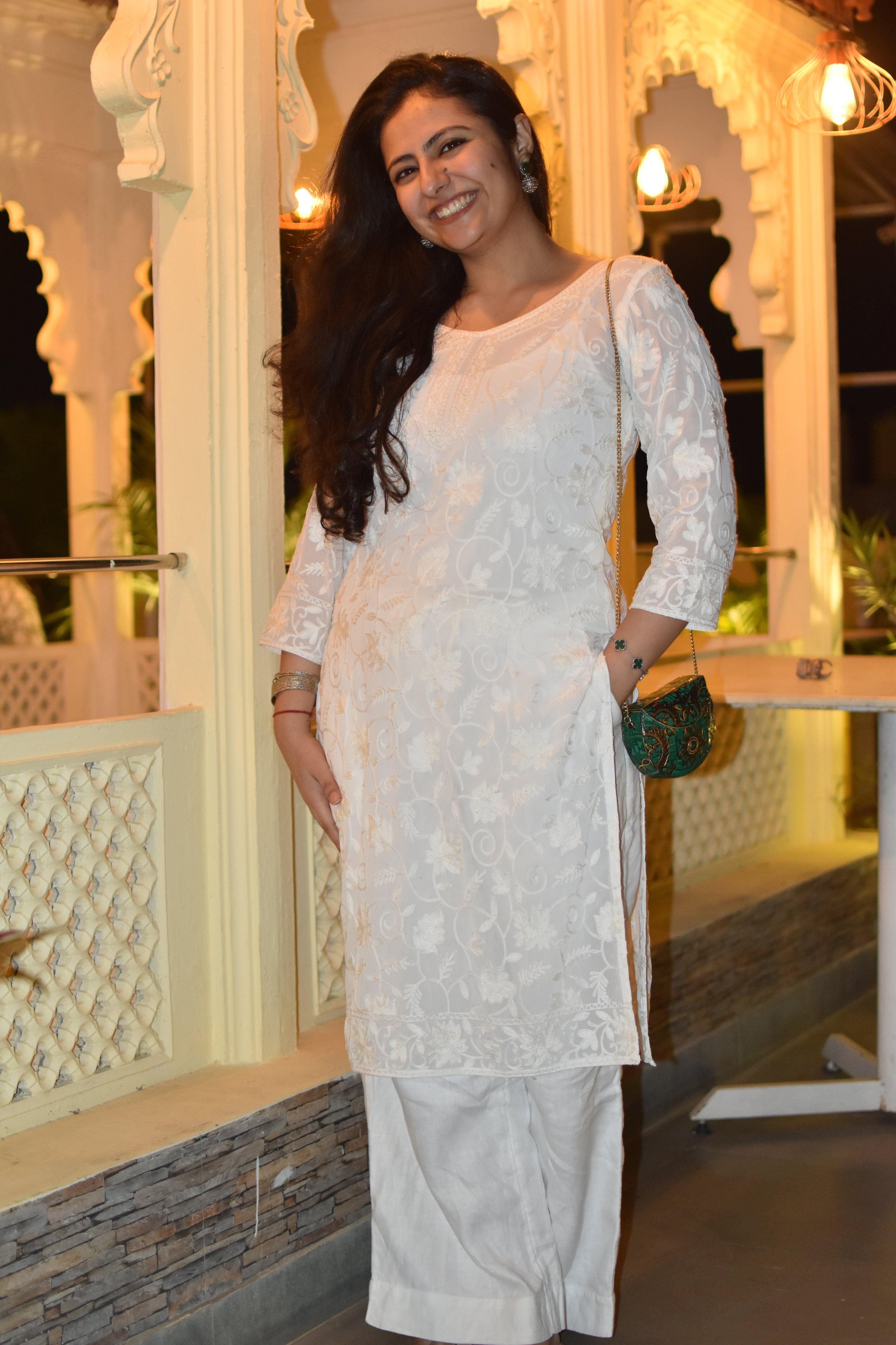Safed Gul Kurti